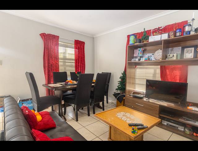 3 BEDROOM FREEHOLD FOR SALE IN MELKBOSSTRAND CENTRAL